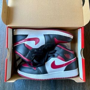 Nike Air Jordan 1 6.5Y black white maroon high top